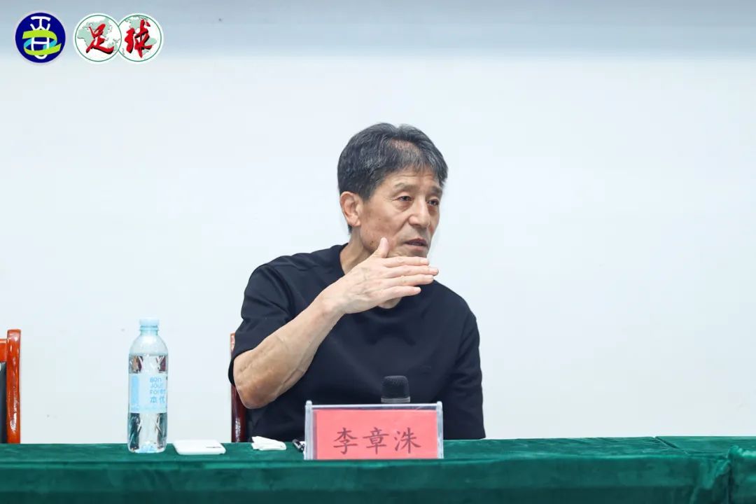 出了令人深, 足球